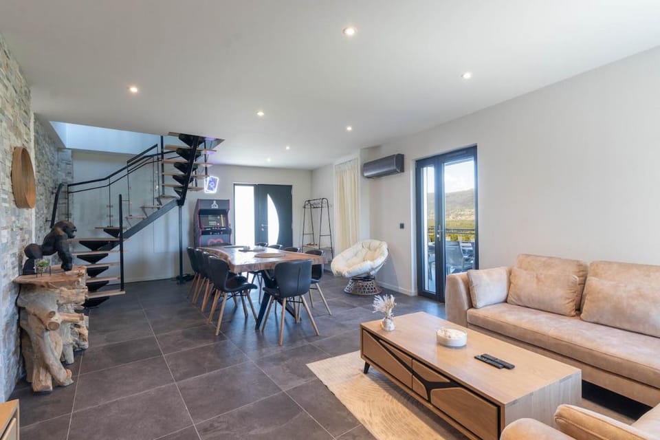 Cabana & Terrasse du Bourget - Jacuzzi Villa in Haute-Savoie