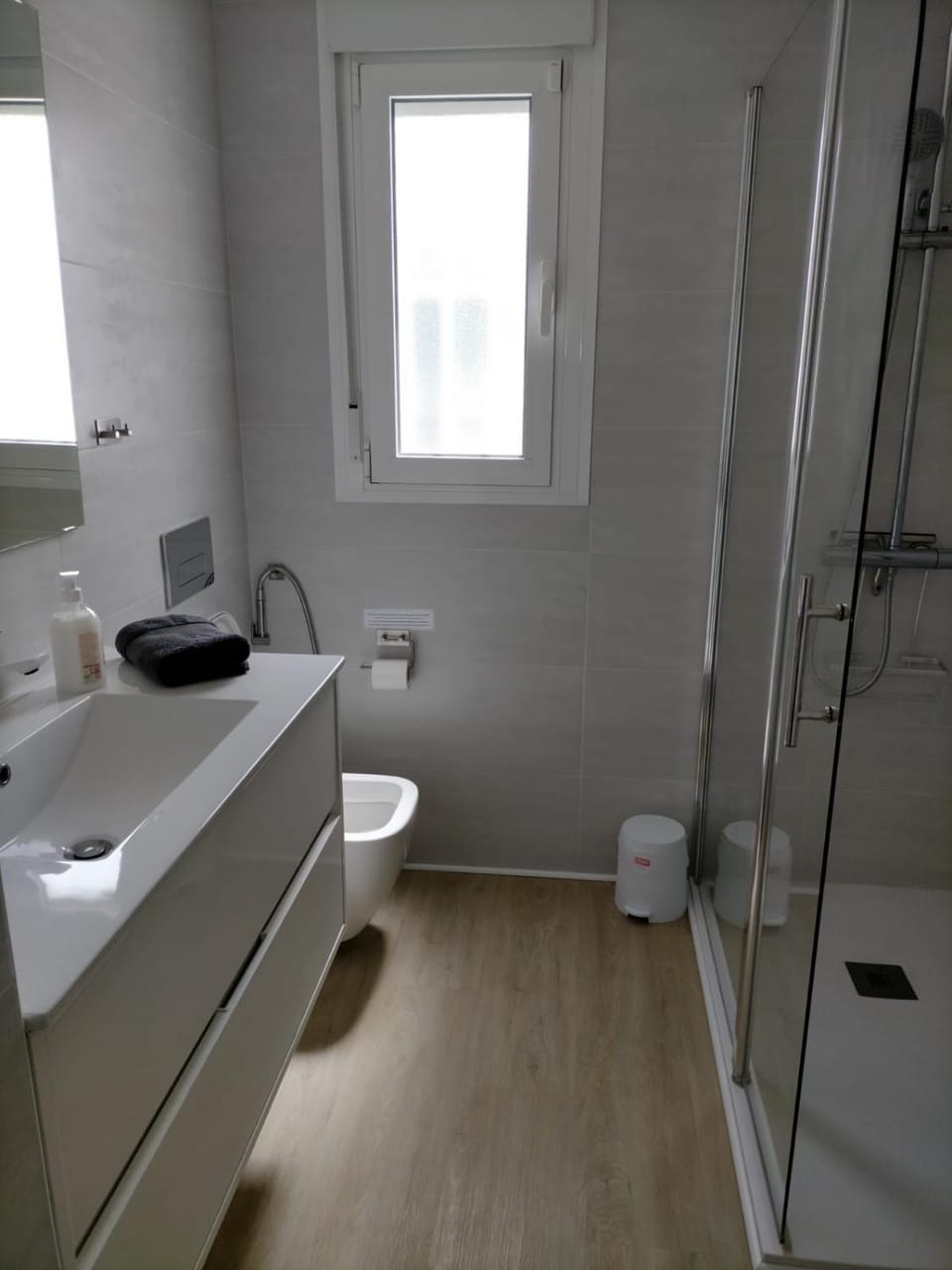 Shower, Toilet, Bathroom, towels