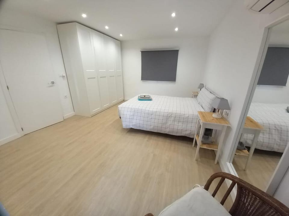 Bed, Photo of the whole room, Bedroom, wardrobe, air conditioner