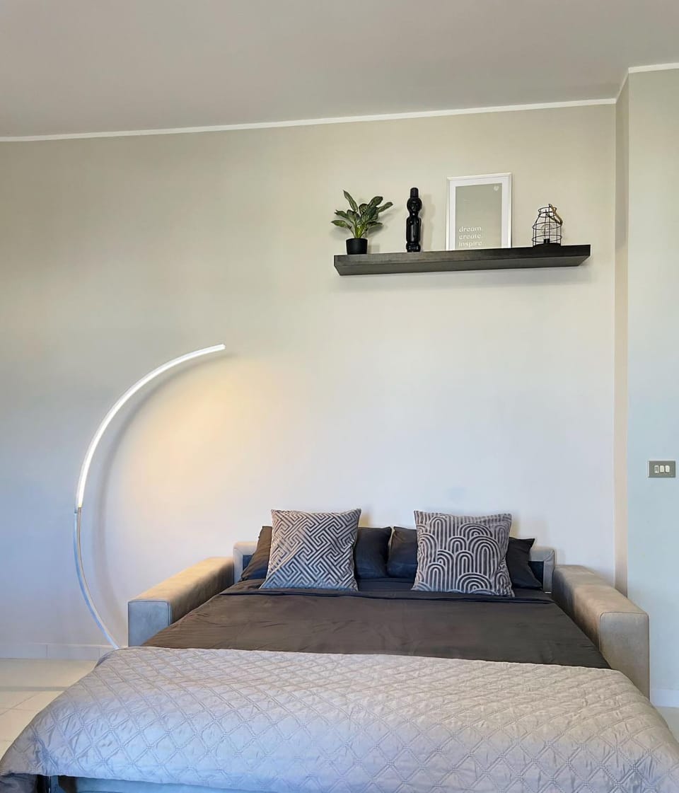 Bed, Seating area