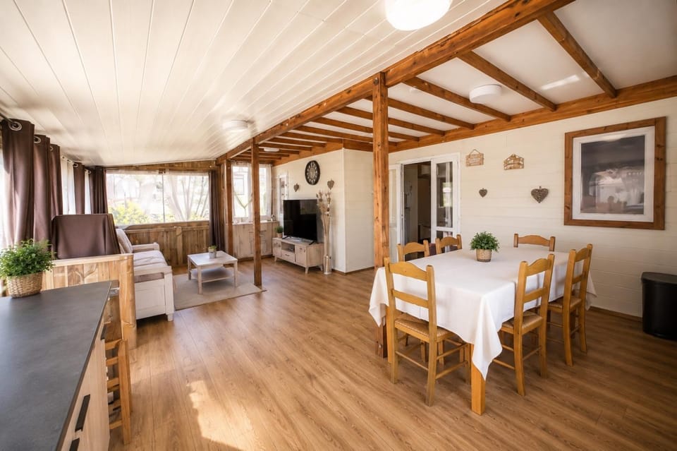 Le Chalet du Bonheur Campground/ 
RV Resort in Roquebrune-sur-Argens