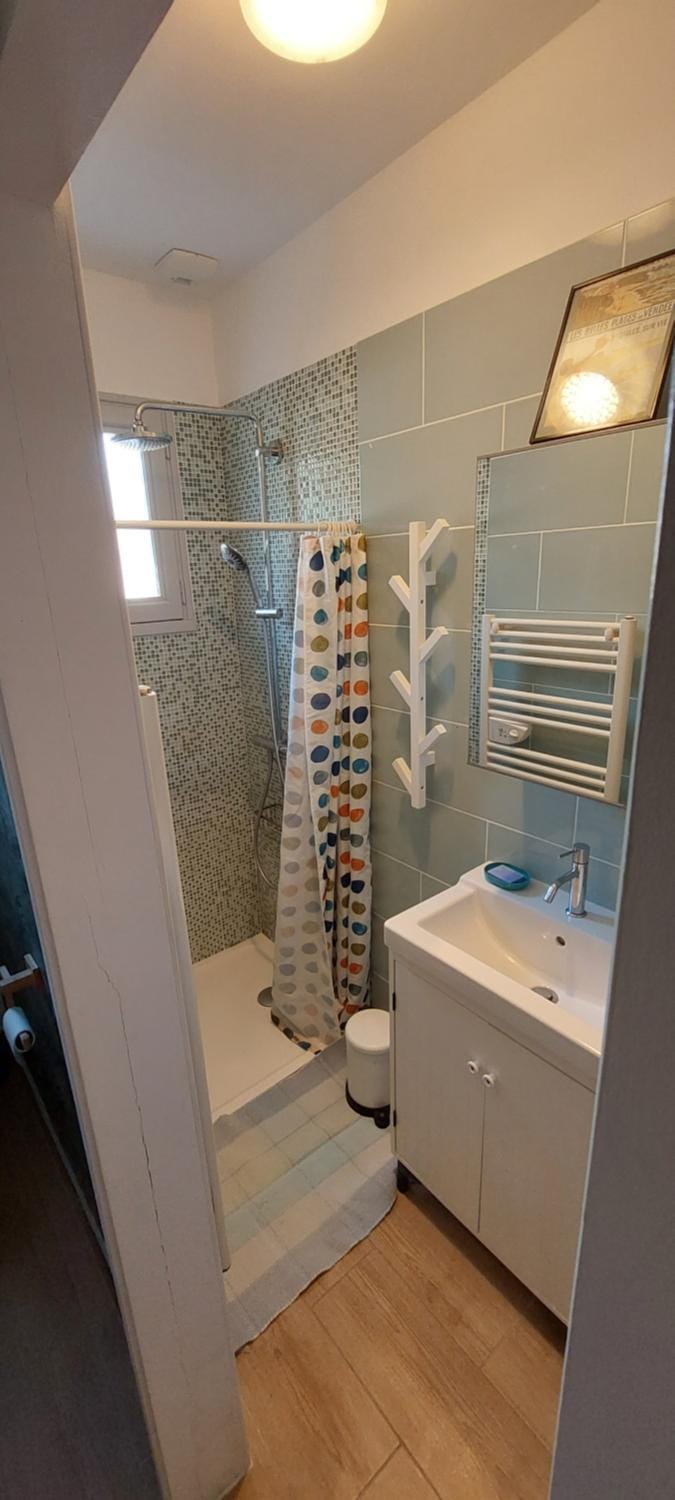 Shower, Bathroom