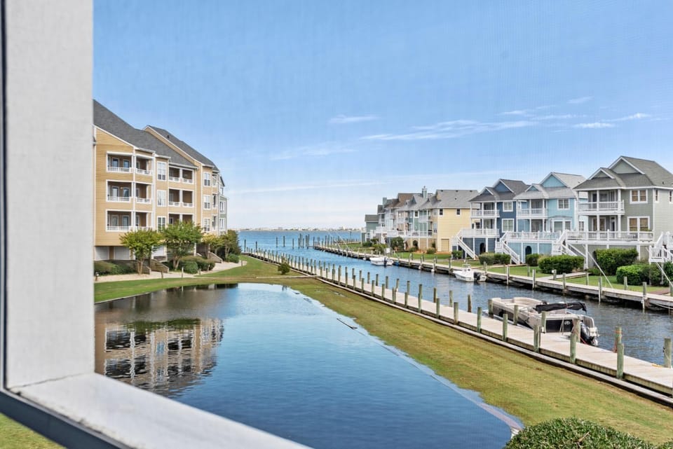 Dock Holiday Formerly Port of Hull Apartment in Manteo
