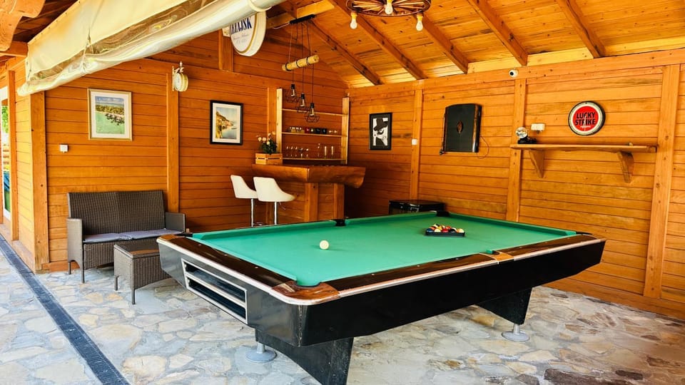 Lounge or bar