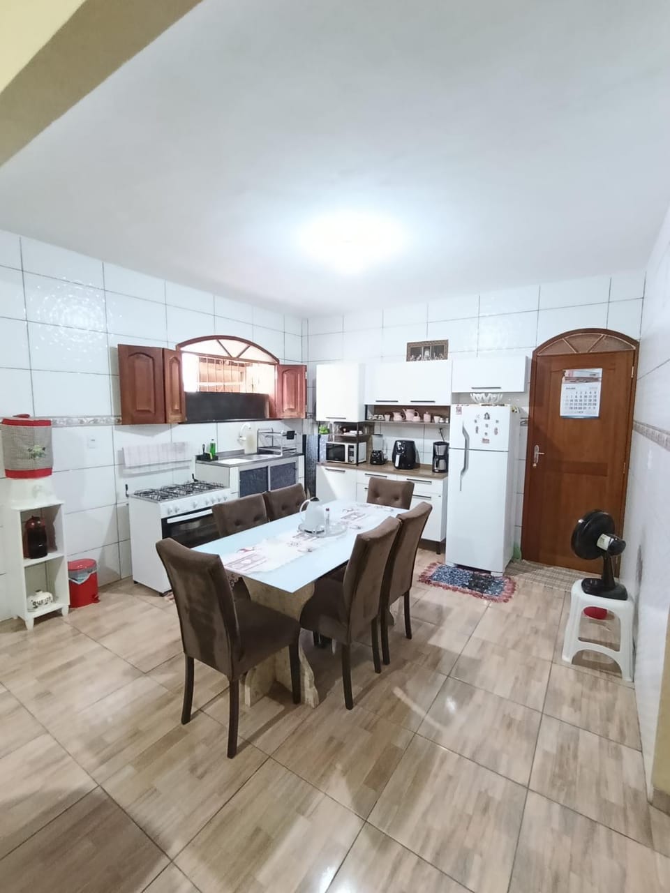 Kitchen or kitchenette, Dining area, stove, toaster