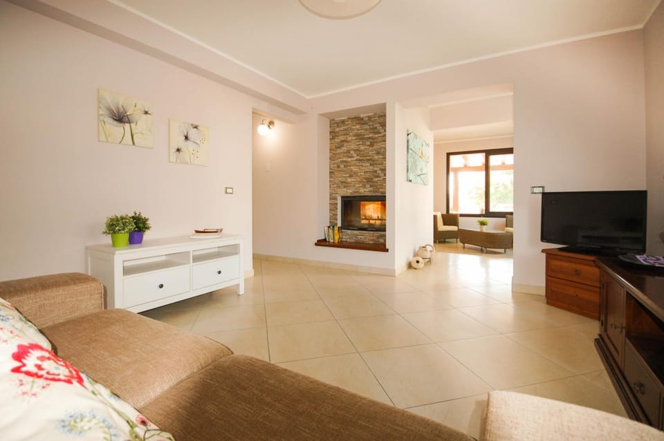 Communal lounge/ TV room, TV and multimedia, Living room, Seating area