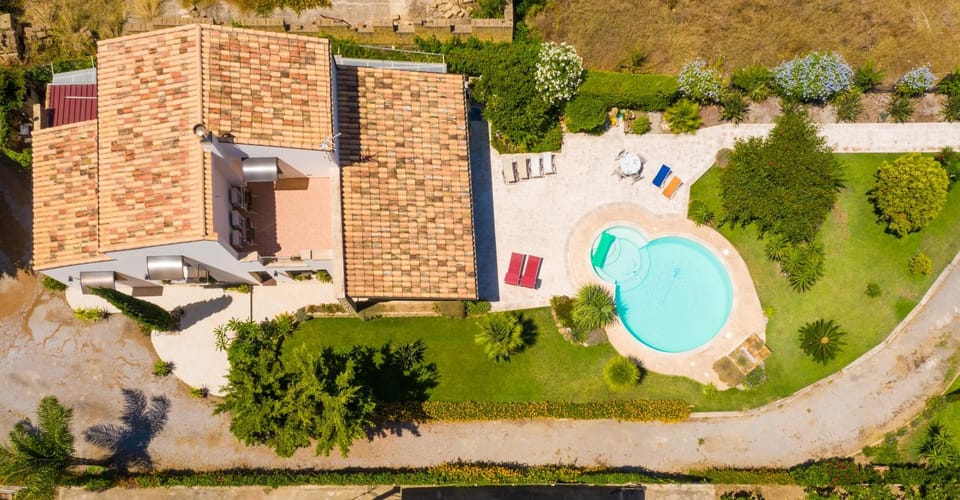 Property building, Spring, Day, Natural landscape, Bird's eye view, Garden, Garden view, Pool view, Swimming pool