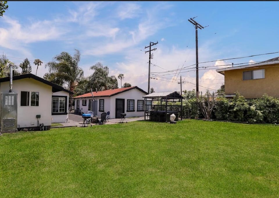 LUXURY VILLA Estate Oasis Villa in Downey