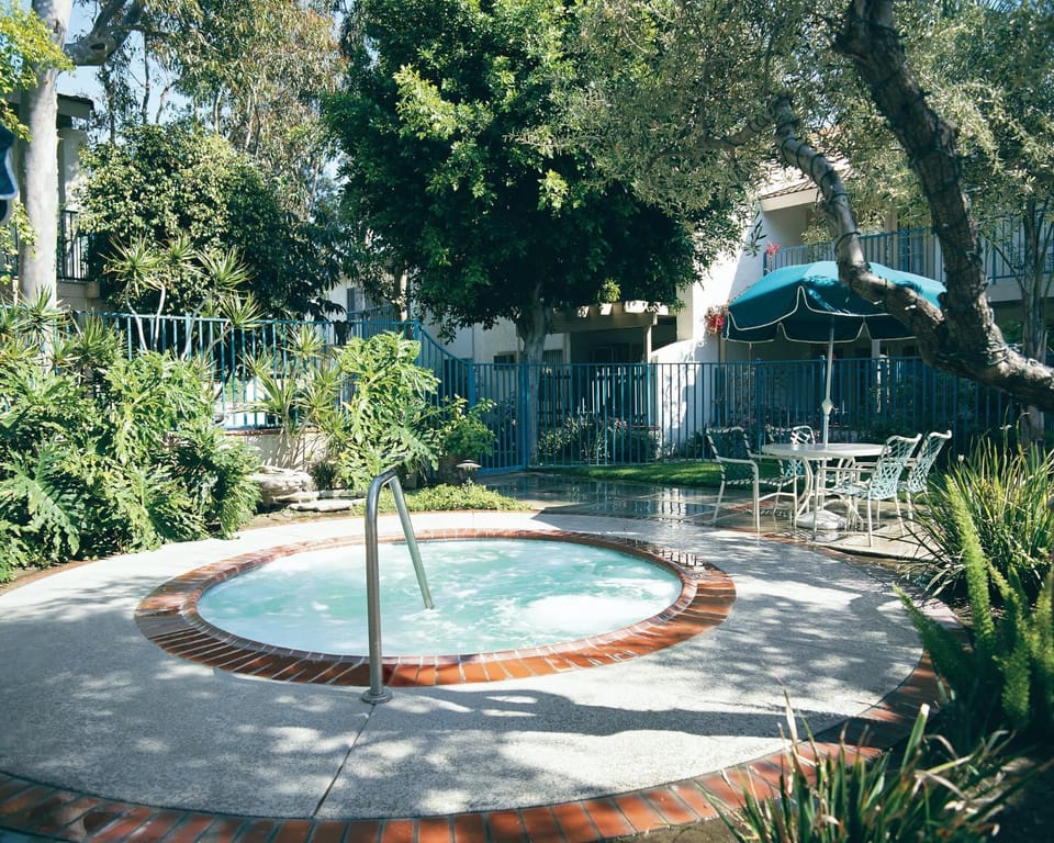 Wyndham Dolphin's Cove 2BR Suite with Resort Access House in Garden Grove