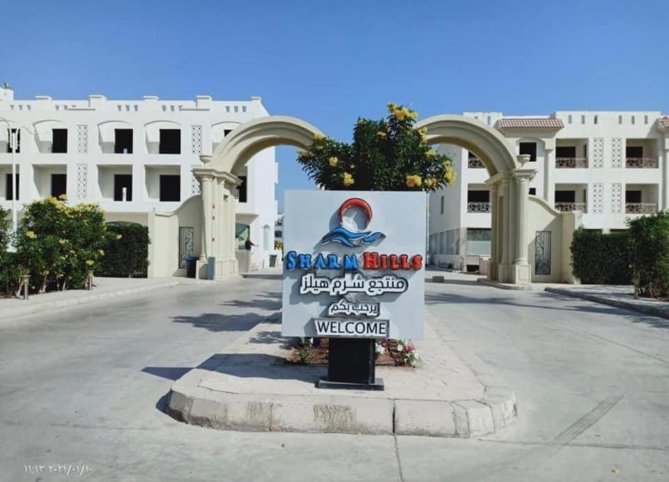 Property building, Property logo or sign, Street view