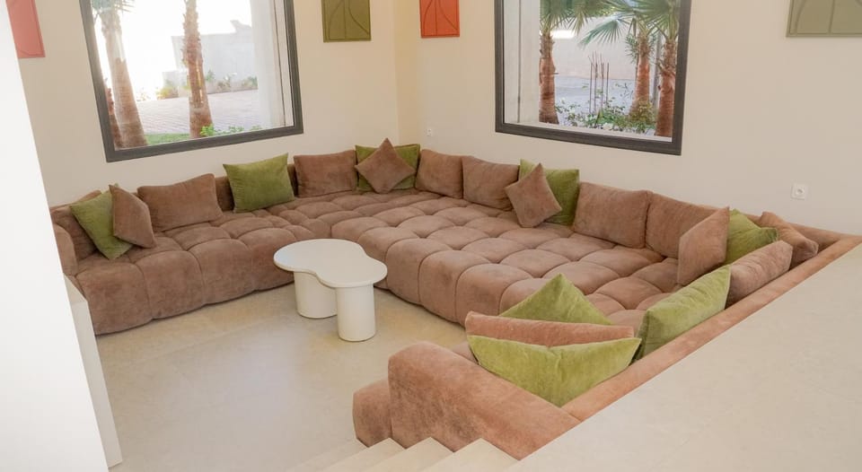 Living room, Seating area