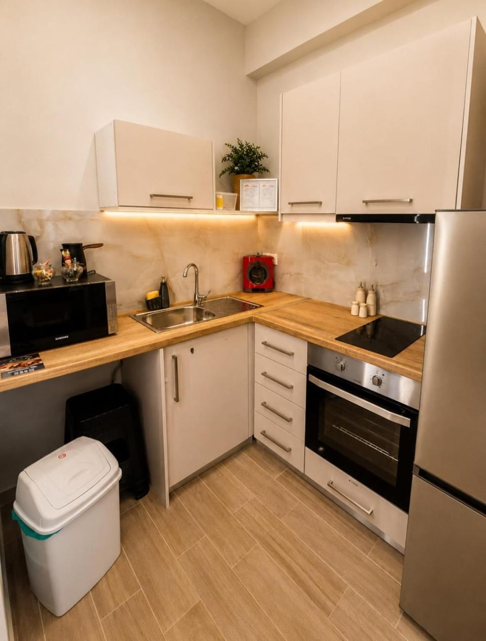 Kitchen or kitchenette