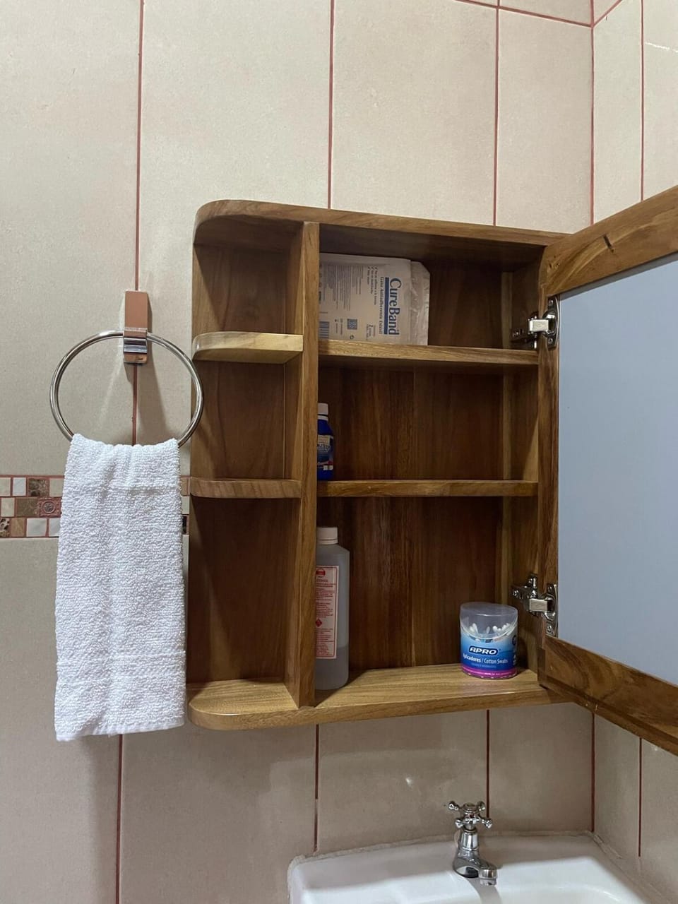 Bathroom, towels