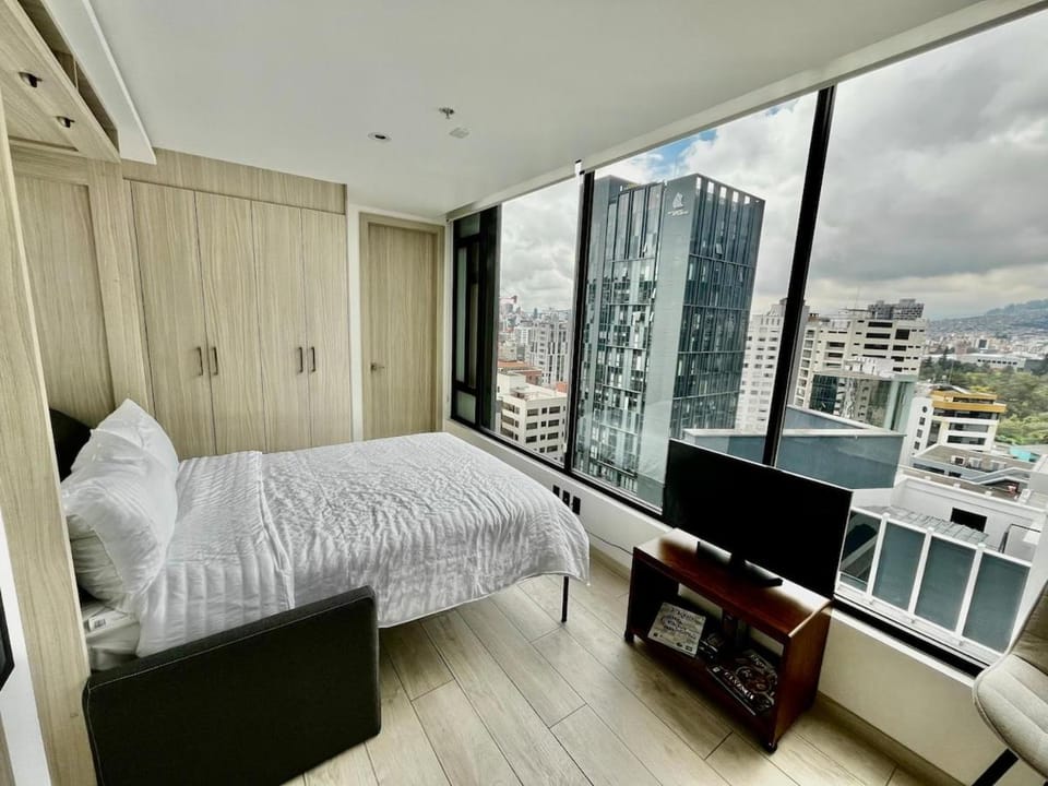 Bed, TV and multimedia, Bedroom