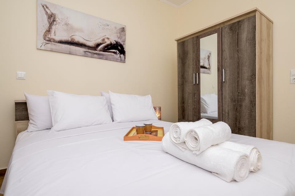 Bed, Bedroom, towels, wardrobe
