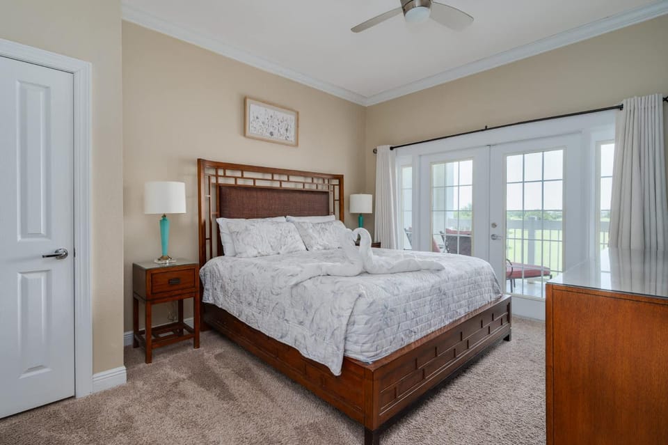 Condo w golf course view & balcony Apartment in Four Corners