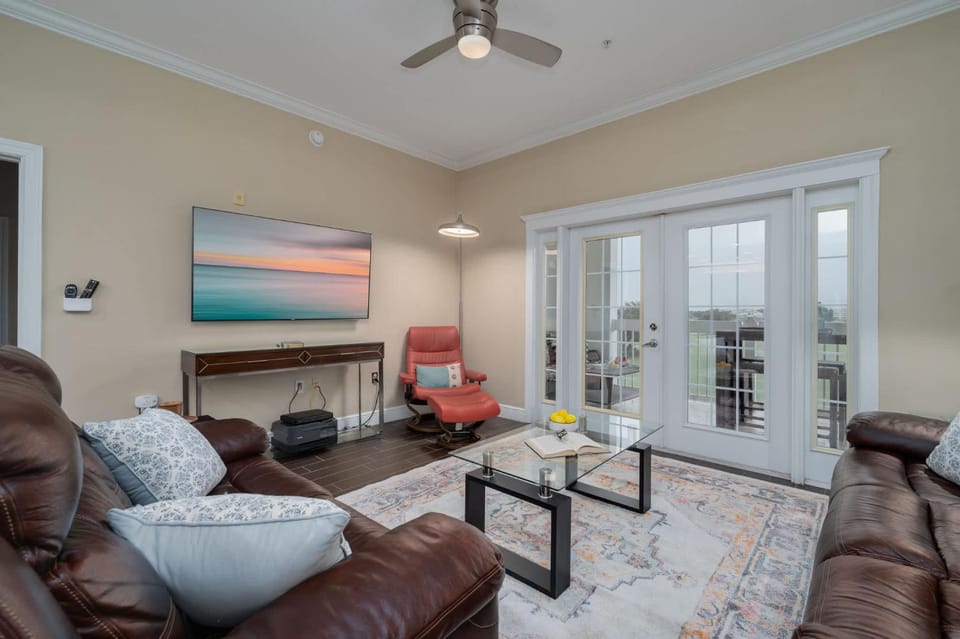 Condo w golf course view & balcony Apartment in Four Corners