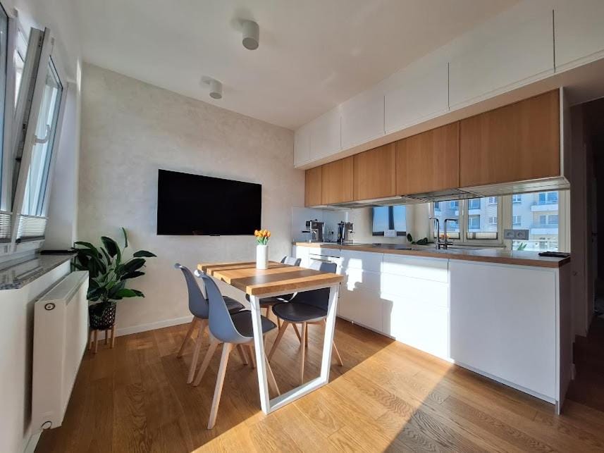 TV and multimedia, Kitchen or kitchenette, oven, stove