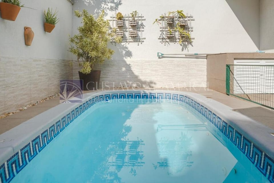 Casa 100 mt do mar Jurere Internacional 4Q House in Florianopolis