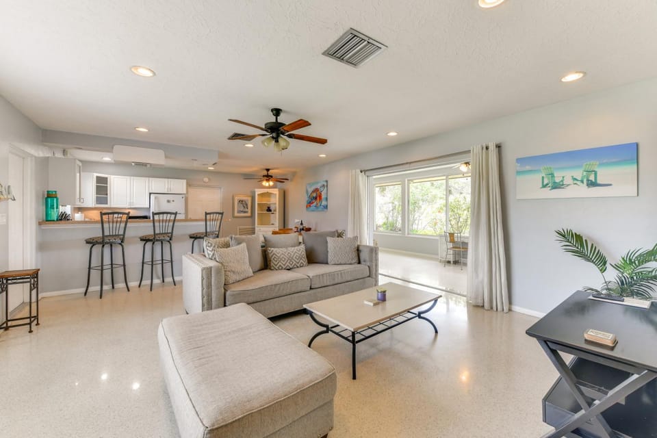 30-Day Retreat Near Siesta Key | Pet Friendly House in Florida