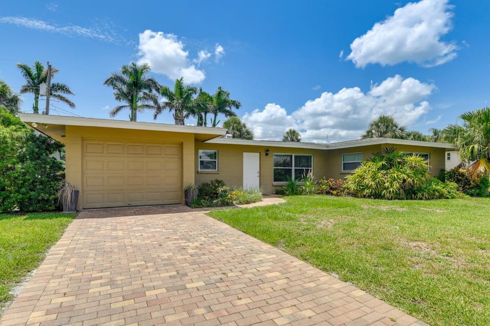 30-Day Retreat Near Siesta Key | Pet Friendly House in Florida
