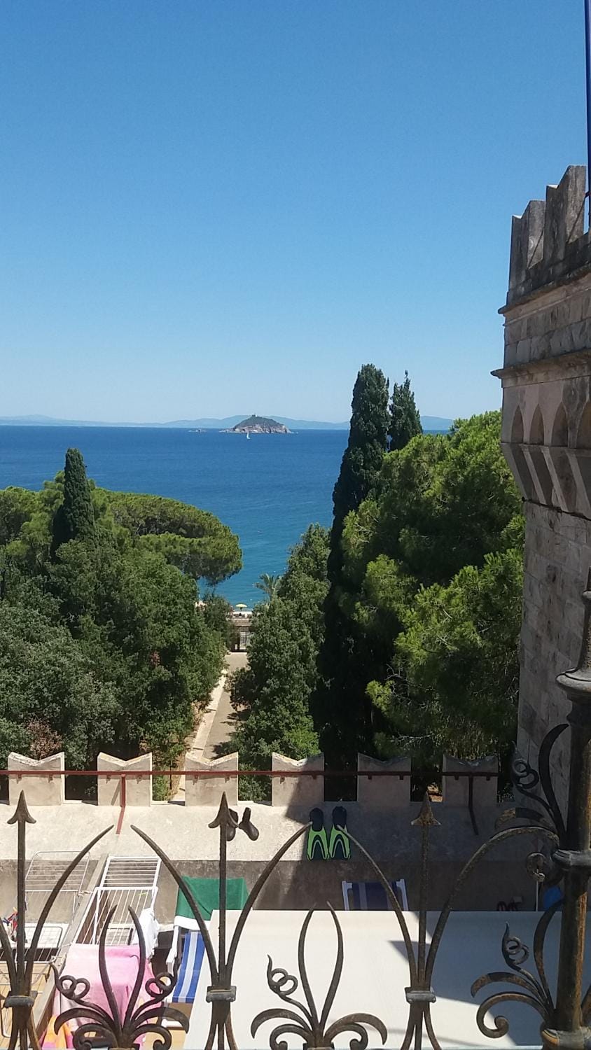 Nearby landmark, Natural landscape, Garden, Sea view