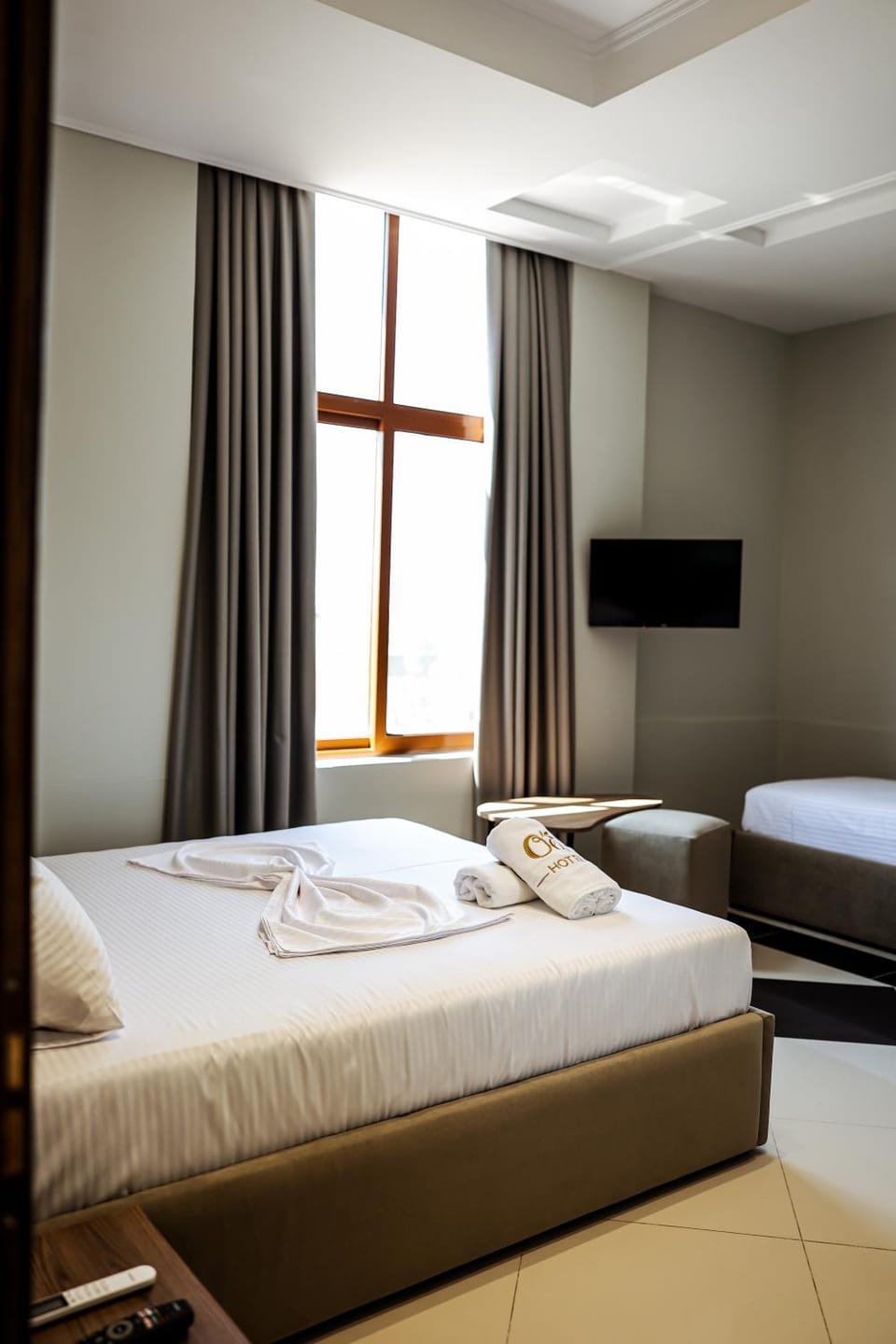 Bed, TV and multimedia, Photo of the whole room, Bedroom
