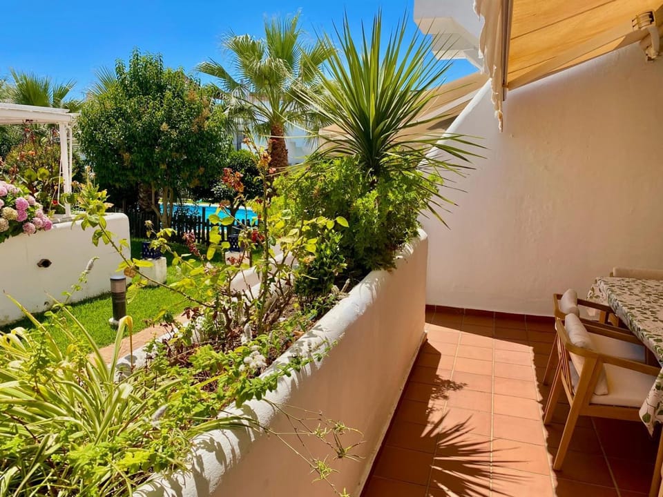Off site, Garden view, Pool view