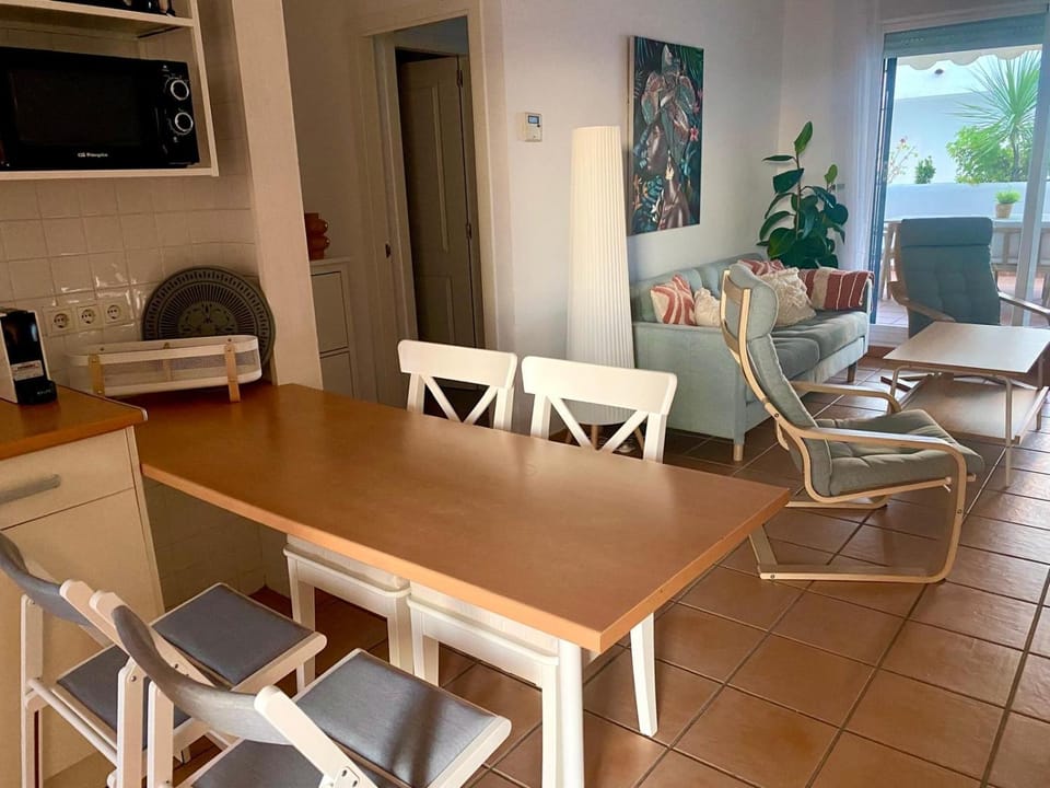 TV and multimedia, Living room, Seating area, Dining area, heating, air conditioner