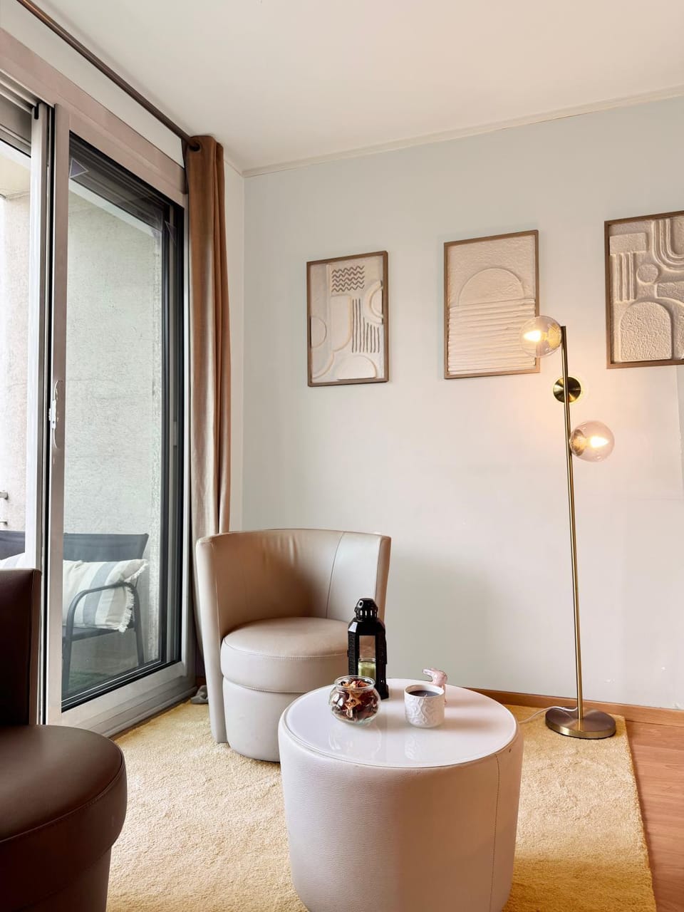 Stylish Studio w Balcony in 16th - Eiffel Tower Apartment in Paris