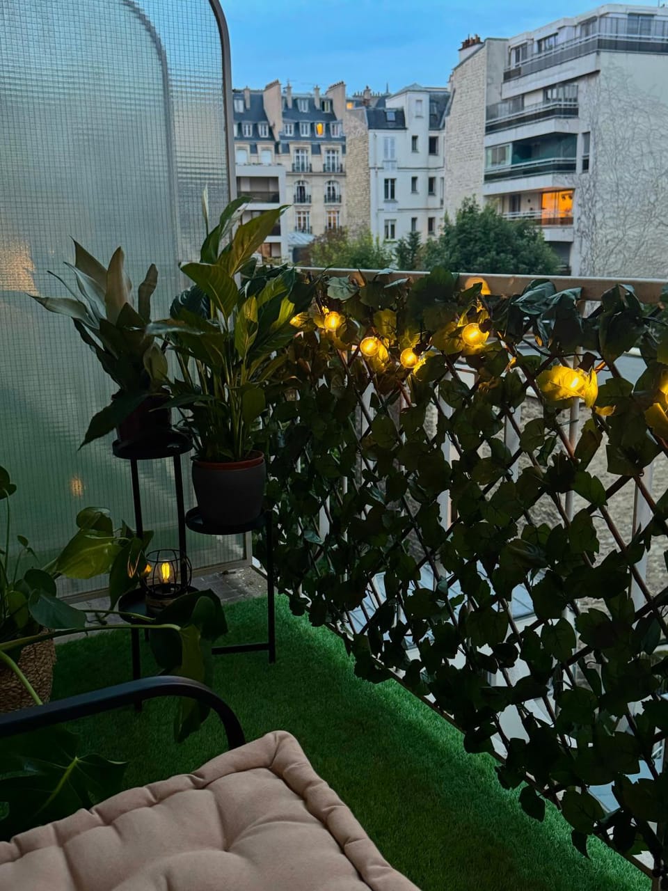 Stylish Studio w Balcony in 16th - Eiffel Tower Apartment in Paris