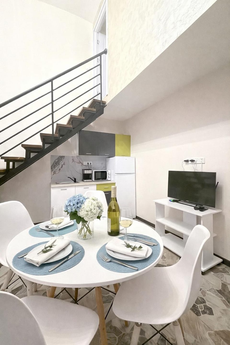 Kitchen or kitchenette, Living room, Dining area