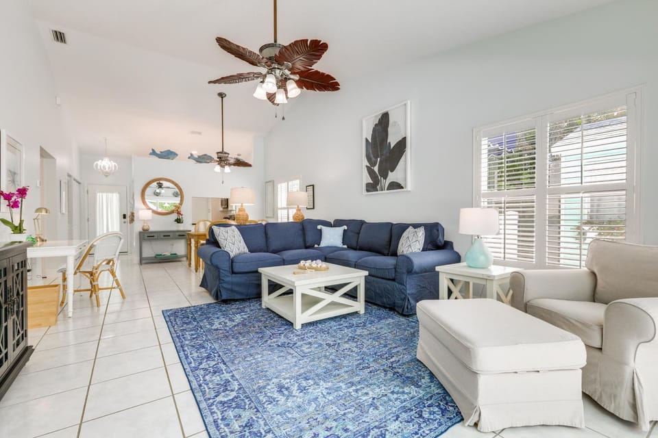 Private Pool + Backyard: Villa in North Palm Beach House in Palm Beach Gardens