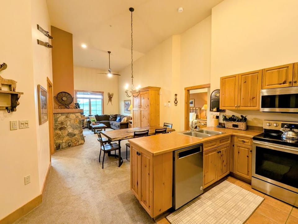 Expedition Station 8634 by SummitCove Lodging in Colorado House in Keystone