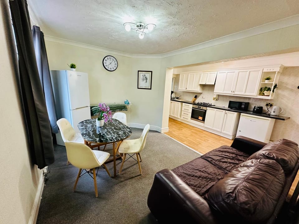 Kitchen or kitchenette, Kitchen or kitchenette