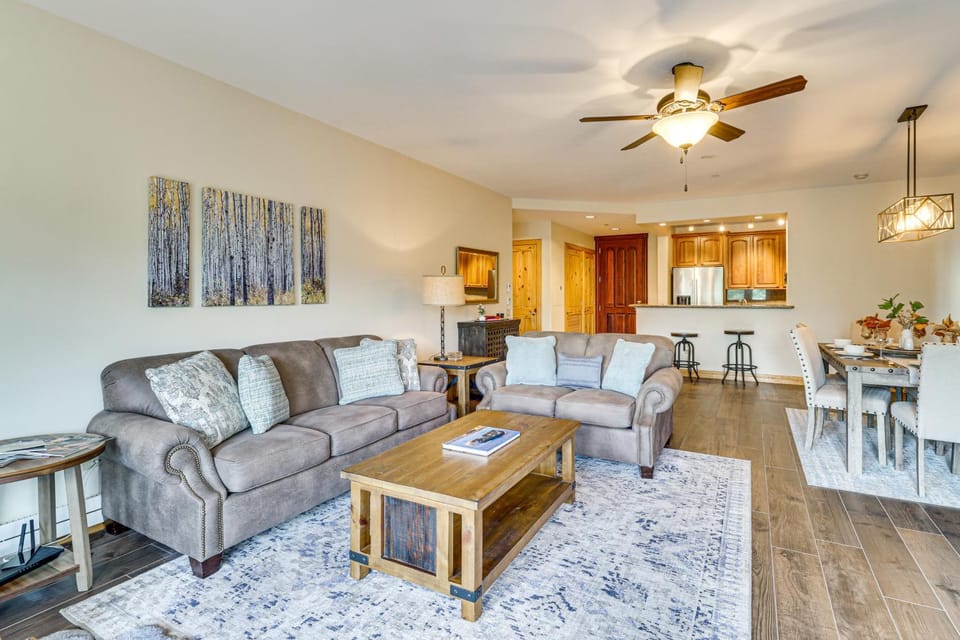 2 Mi to Angel Fire Resort: Luxury Condo w/ Balcony House in Angel Fire