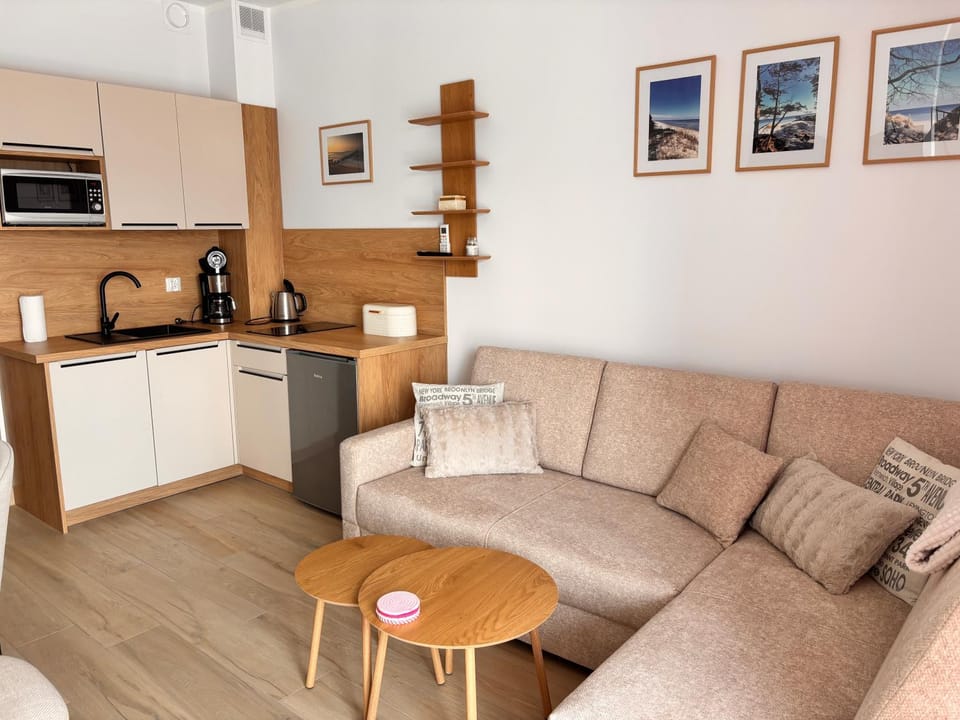 Coffee/tea facilities, Living room, stove, toaster