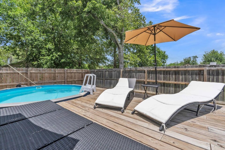 Patio, Balcony/Terrace, Pool view, Swimming pool, sunbed