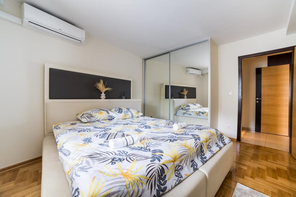 Bed, Bedroom, wardrobe