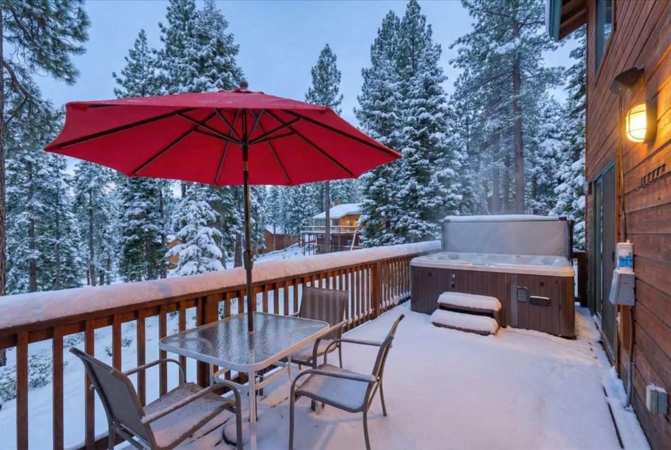 Wooded Escape in Tahoe Vista Private Hot Tub House in Tahoe Vista