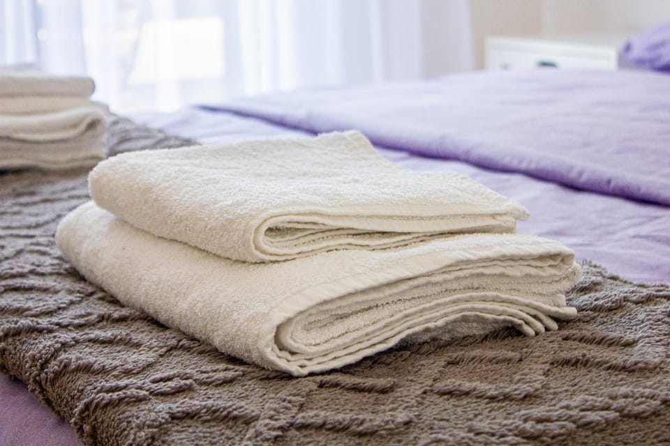 Bed, Bedroom, towels