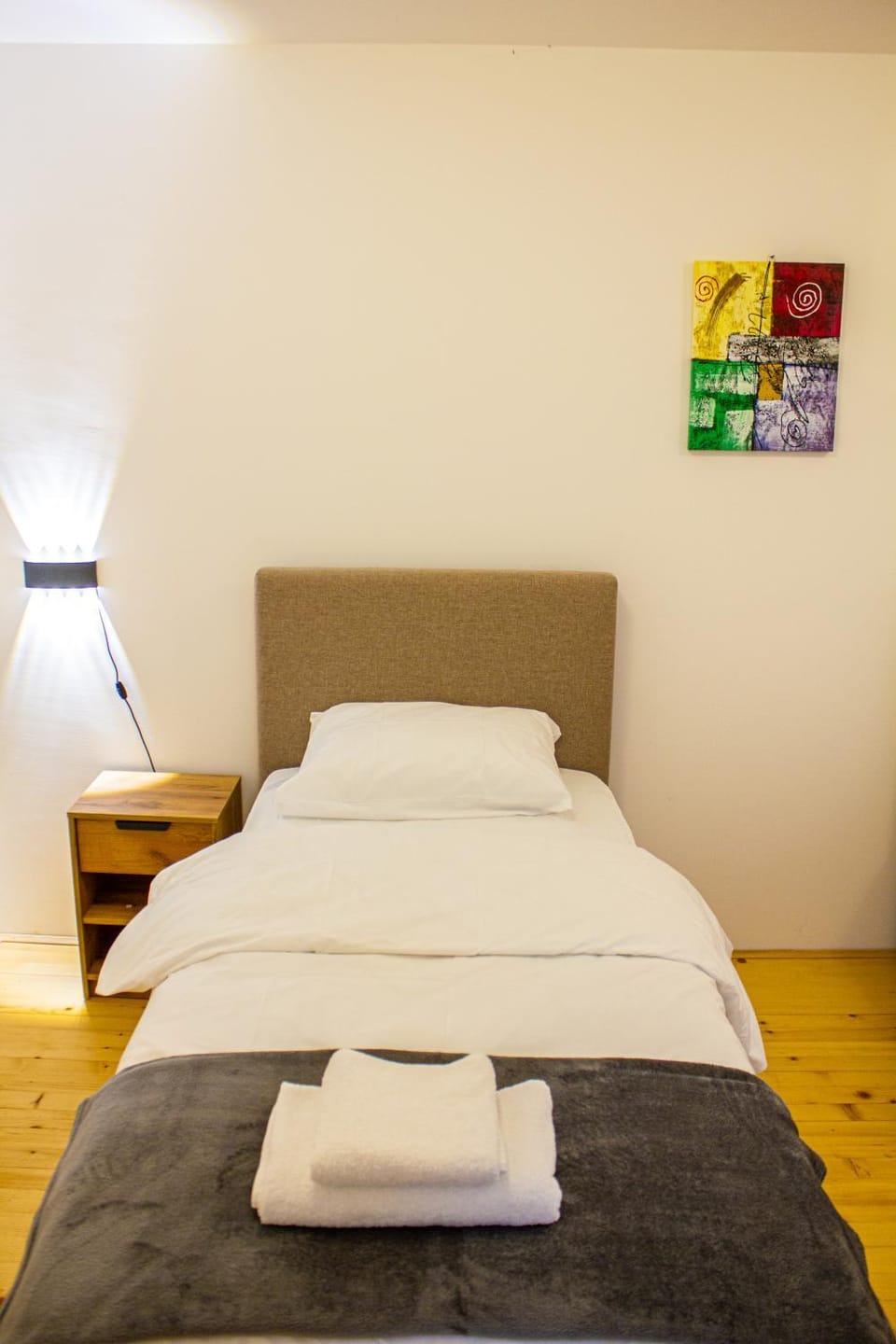 Bed, Bedroom, towels