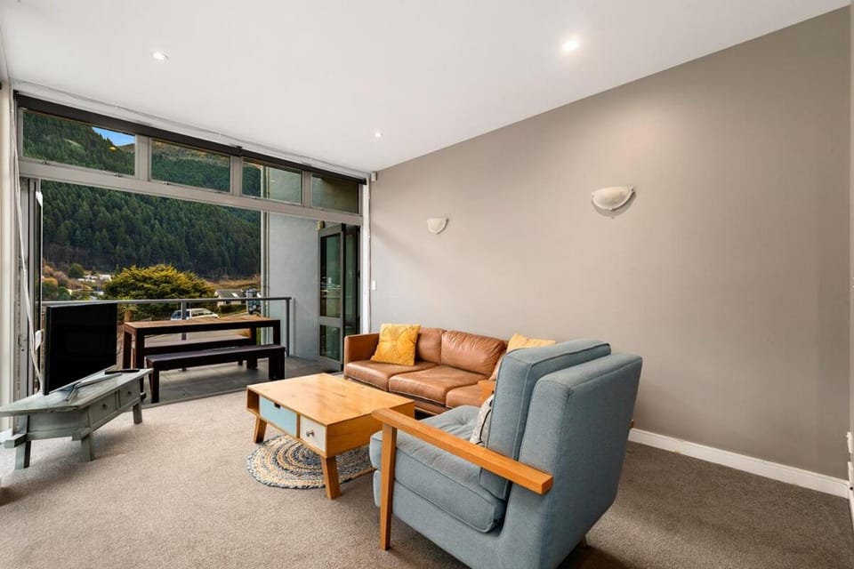 At Home on Hallenstein, entire 3 bedroom townhouse Apartment in Queenstown