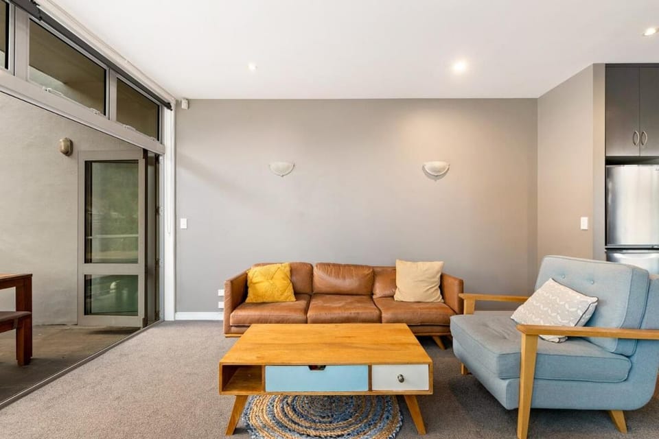 At Home on Hallenstein, entire 3 bedroom townhouse Apartment in Queenstown
