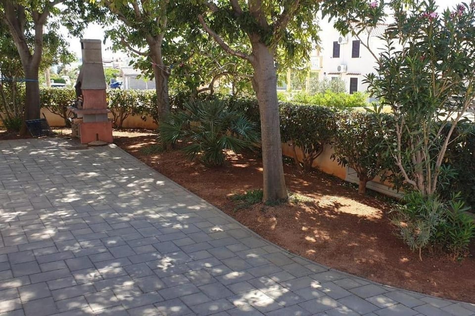 Location, children, Family