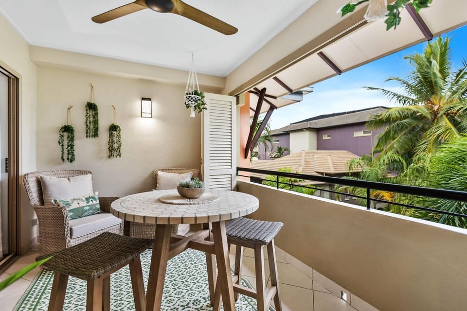 Pineapple Palms - Resort 9 Pools & Gym Apartment in Cairns