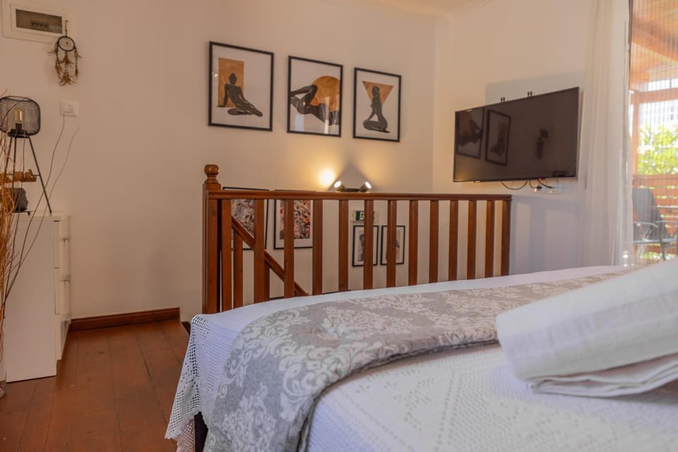 Bed, TV and multimedia, Bedroom, air conditioner