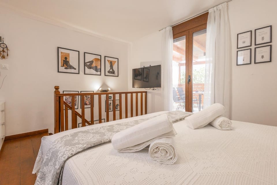 Bed, Bedroom, air conditioner