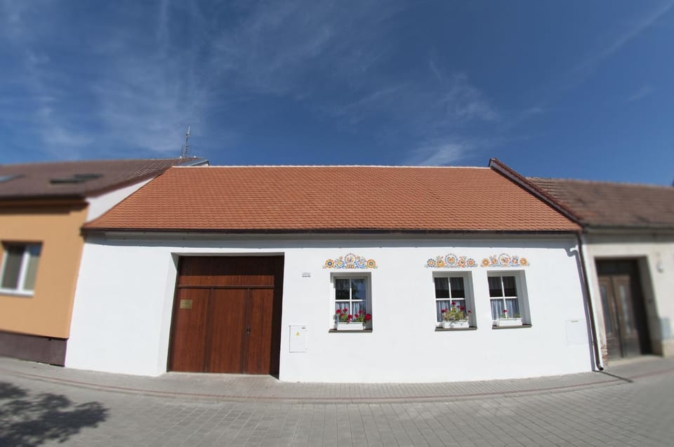 Facade/entrance, Off site