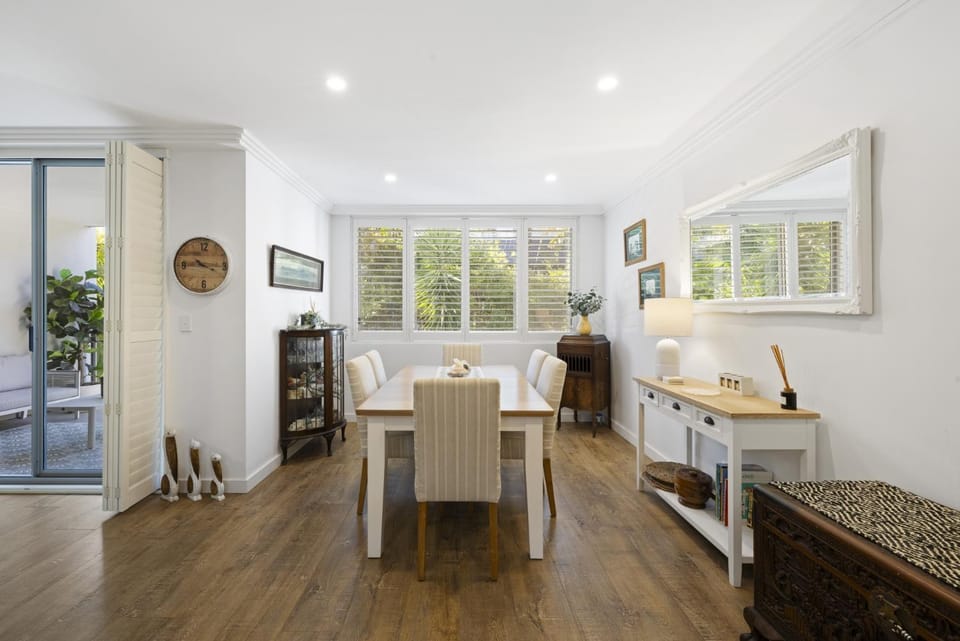 Bright 2-Bed Apartment Near Narrabeen Beach Apartment in Sydney